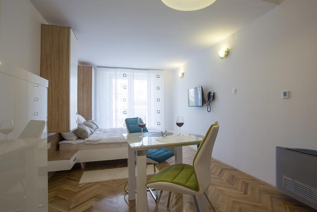 Estudio con vistas al jardín